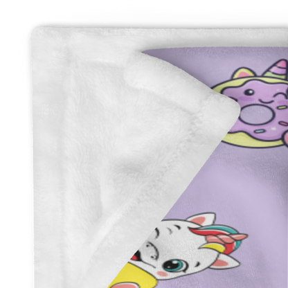 Throw Blanket | Unicorn Rainbow Light Purple Background